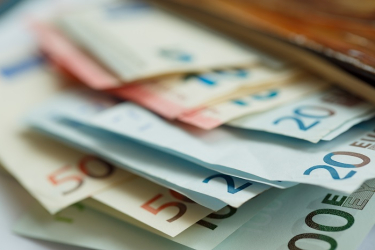 /media/6947/shutterstock_penize_euro