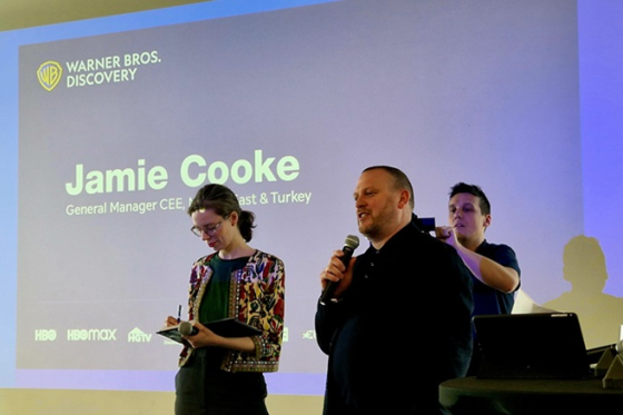 /media/54sdxd1k/warner-tv