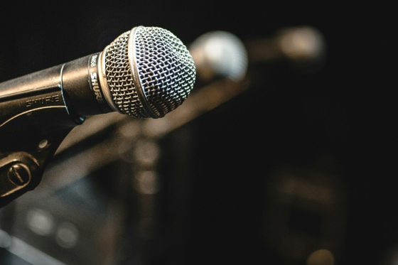 /media/im2nqfsp/novinar_media_mikrofon_unsplash