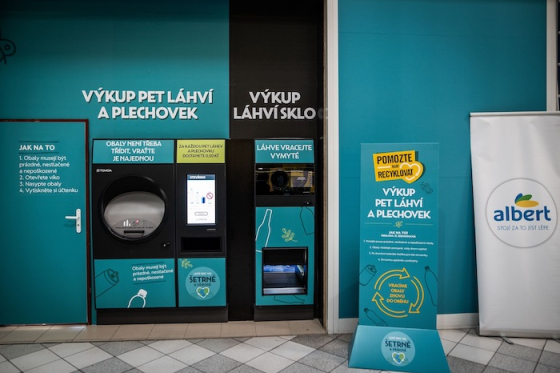 /media/26358/stroj-od-norské-společnosti-tomra-v-plzeňské-prodejně-albert