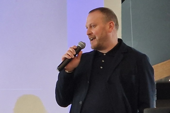 /media/cfgpdkws/warner-tv_jamie-cookie