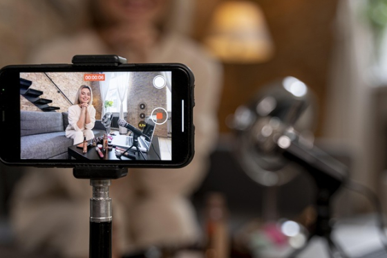 /media/csmi4lrf/influencer_freepik