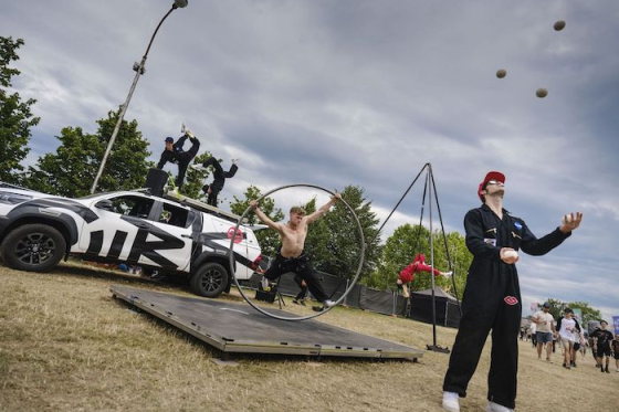 /media/pfxpyl1c/circus-express_rock-for-people