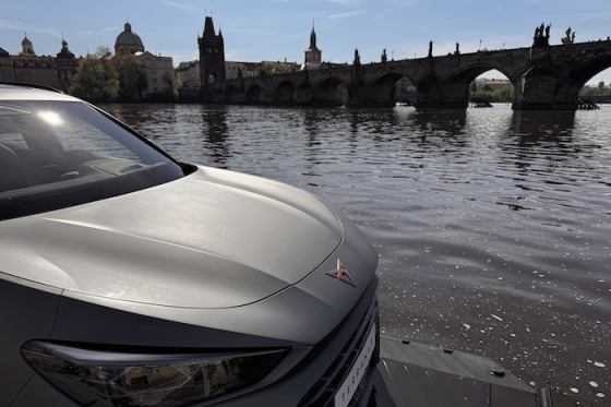 /media/xlhh5kco/cupra_floatingterramar_slider