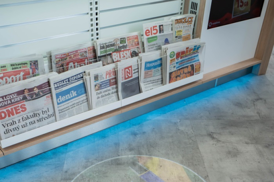 /media/sdlneaaf/trafikon_promi-ta-ni-reklamy-partnera-na-podlahu