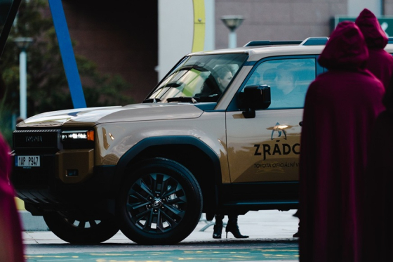 Tyota Land Cruiser na preméře Zrádců
