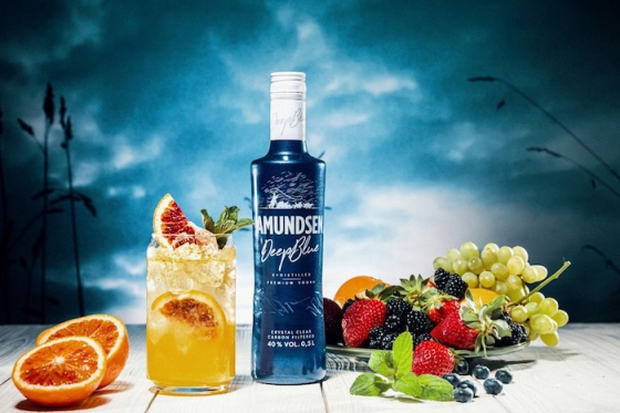 /media/12319/amundsen_deep-fresh-pomeranč_léto_lahev_šířka