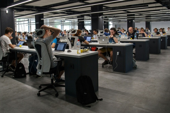 /media/bzulzxxc/byznys_office_unsplash