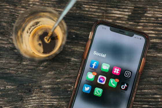 /media/25354/coffee-and-social_unsplash