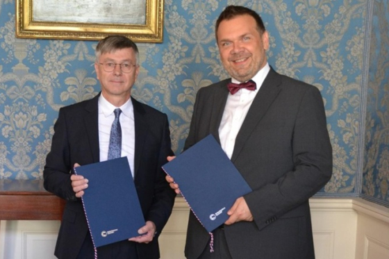 /media/iebfcuak/chudarek_baxa_podpdpis-memoranda