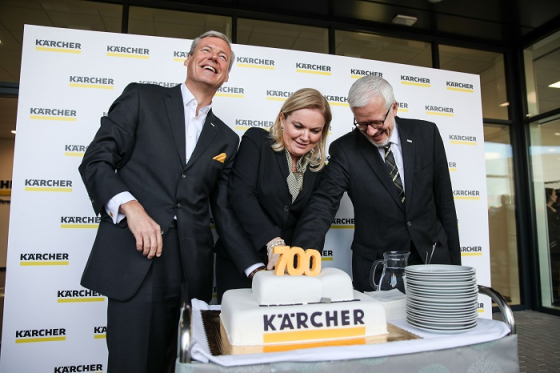 /media/6574/předseda-představenstva-alfred-kärcher-hartmut-jenner-jednatelka-českého-zastoupení-milada-skutilová-a-syn-zakladatele-a-majitel-johannes-kärcher