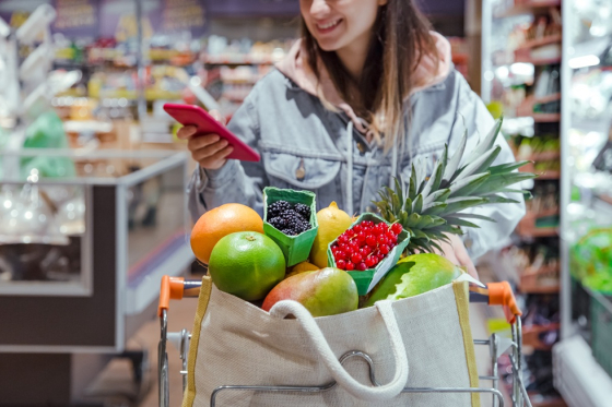 Nakupovani_potravimy_shopping_retail_Freepik