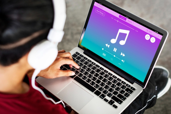 hudba streaming_Freepik