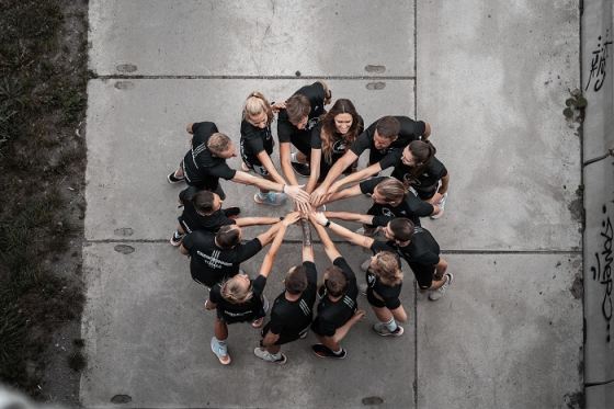 /media/10002/adidas-runners-prague