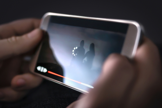 /media/19554/mobile_watching_shutterstock