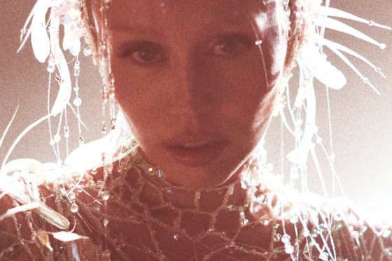 /media/td2dd13y/miley-cyrus_something-beautiful