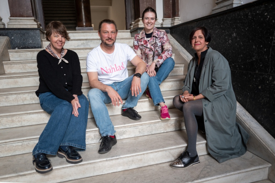Část týmu Earch.cz_ Zleva Veronika Pařízková, vedoucí rubriky Design, Jiří Kout, vydavatel, Adéla Vaculíková, zástupkyně šéfredaktorky, Karolína Vránková, šéfredaktorka