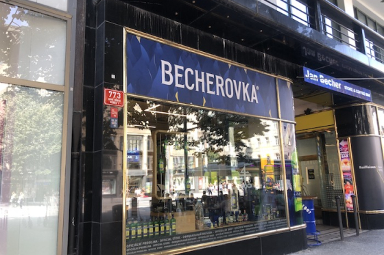 /media/17999/vaclavskenamesti_7_becherovka