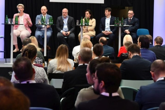 /media/hbhbgiku/sustainability-summit