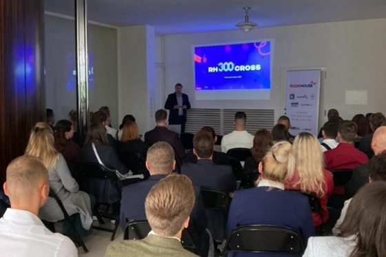 /media/oi1eiptn/rh-300-cross-1