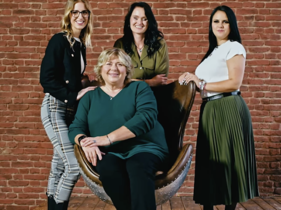 /media/0uagprus/holkyjedou