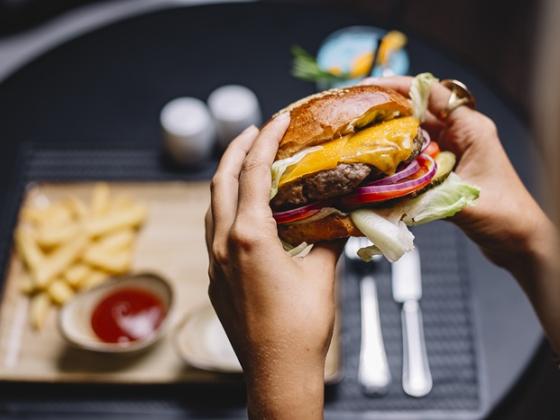 /media/qpadwv5r/fast-food_freepik