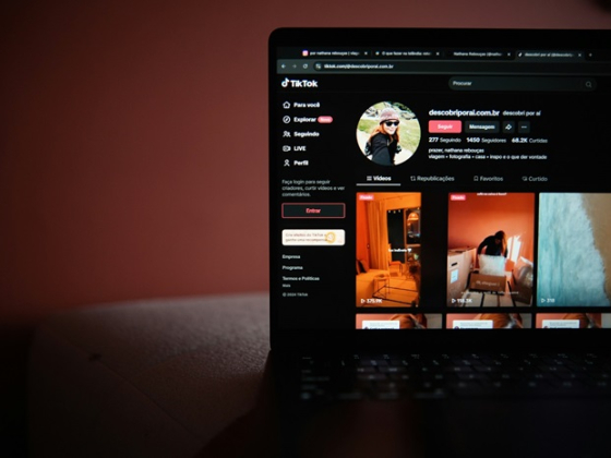/media/mzcfval3/tiktok_social_unsplash