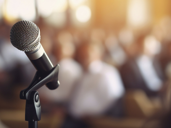 /media/sizhdiw0/freepik_close-up-microphone-speech-official-event_ai