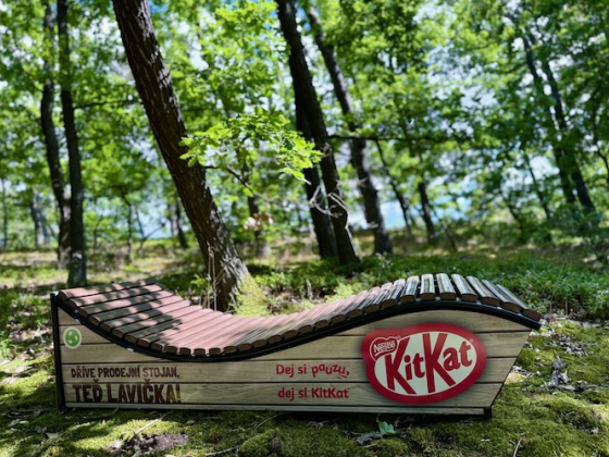 /media/3jraeffv/foto-kitkat-lavicka