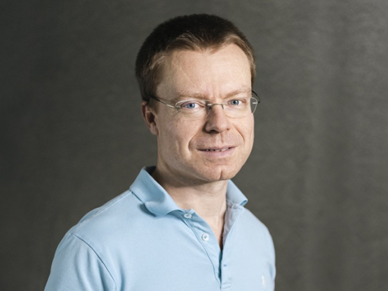 /media/0k2j2leg/robert-dohnal_direct