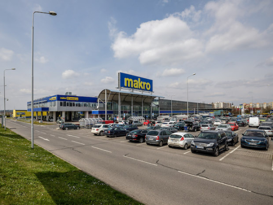 /media/5rnpp3of/makro-exteriér