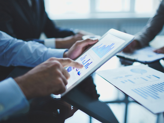 data online digital-tablet graf_freepik