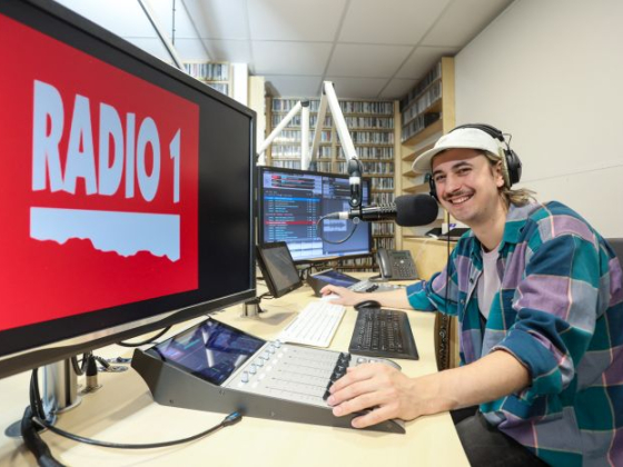 /media/54keqidm/radio-1_radio-united