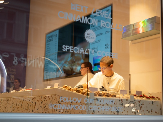 /media/0kxbmtt4/cinnamood_prodejna_zvenku