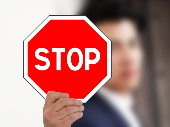 /media/j32hrgfd/stop_pozor_pixabay