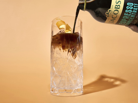 Espresso tonic_lahev