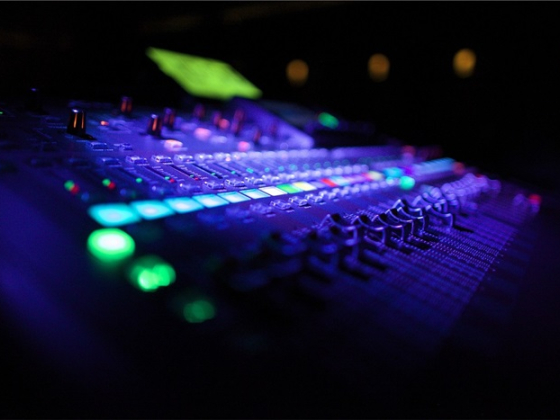 /media/jfwbakbl/tv-studio_pixabay