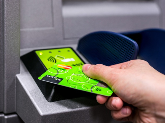 /media/a3fnglmn/air-bank-karta