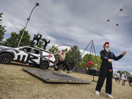 /media/pfxpyl1c/circus-express_rock-for-people