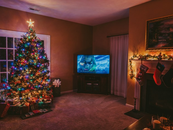 /media/3hhfc20q/tv-a-vanoce_unsplash