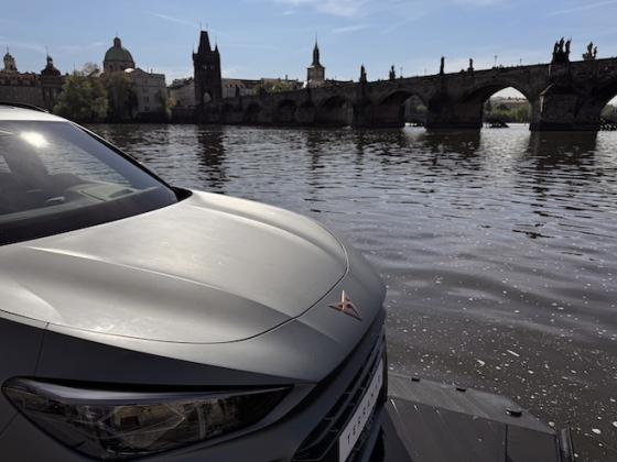 /media/xlhh5kco/cupra_floatingterramar_slider