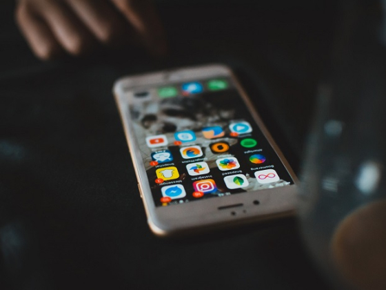 /media/24583/social_mobile_unsplash