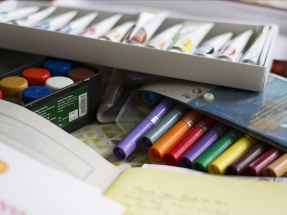 /media/dbejvhv1/skolni-pomucky_papirnictvi_pixabay