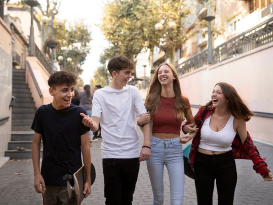 /media/o2dm05vg/teenagers