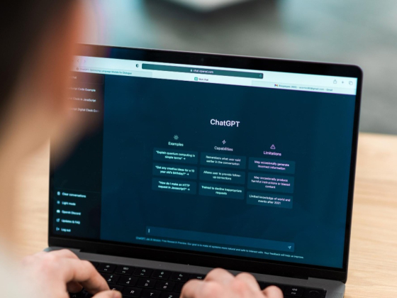 chatGPT_online_freepik