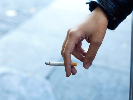 koureni_cigareta_freepik