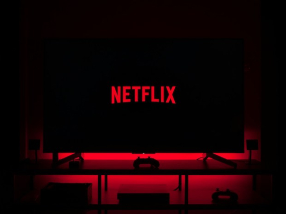/media/dhloxrjr/netflix
