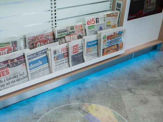 /media/sdlneaaf/trafikon_promi-ta-ni-reklamy-partnera-na-podlahu