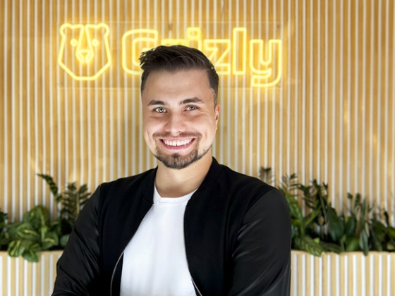 /media/eysk2pbg/david-abraham_grizly-novy-cmo