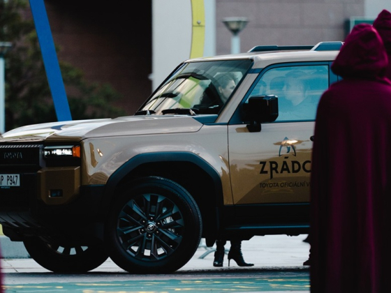Tyota Land Cruiser na preméře Zrádců